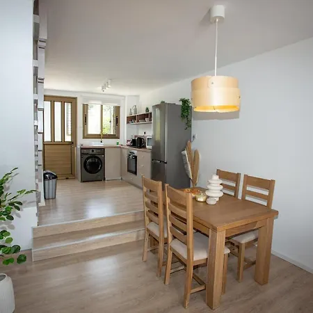 Estea Melina's Summer Townhouse * פאפוס